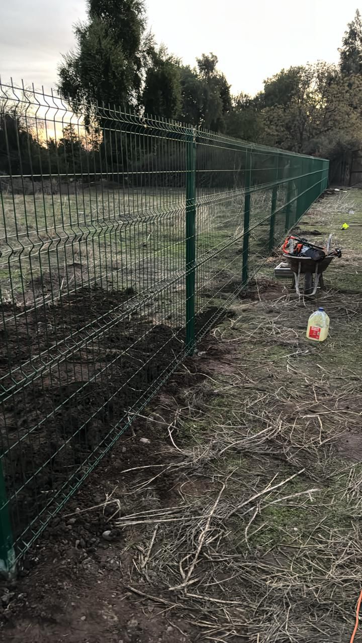 Cierre perimetral en parcela de Paine con malla Acmafor 3D